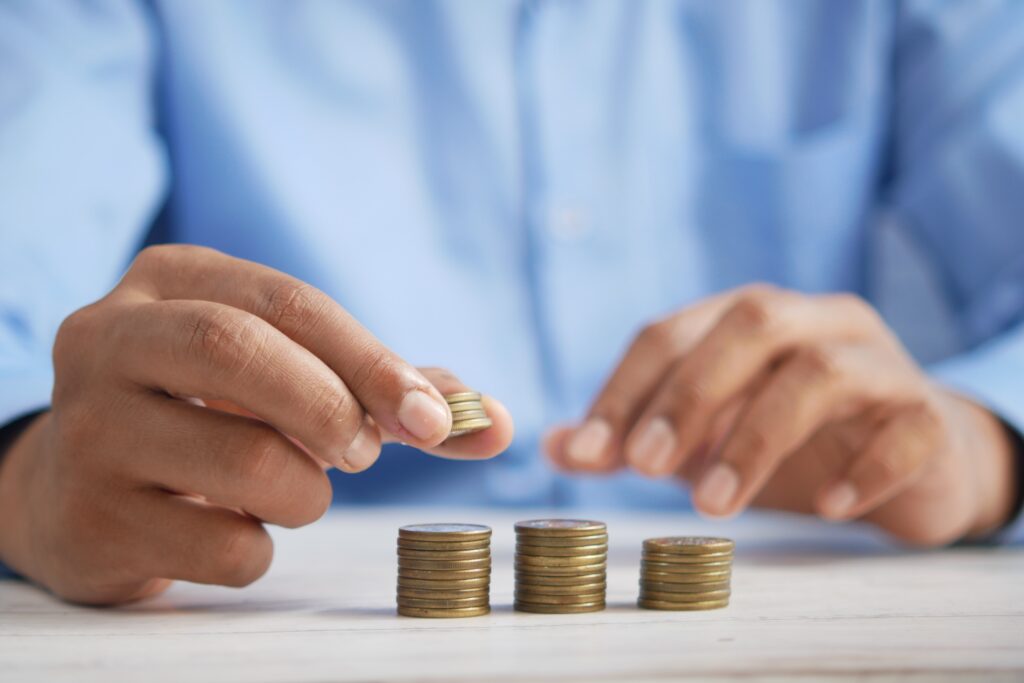 How can govt employees invest in the share market
